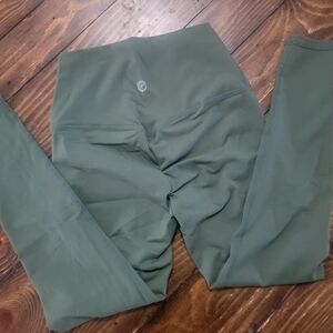 Born Primitive scrunch butt leggings, green, size S